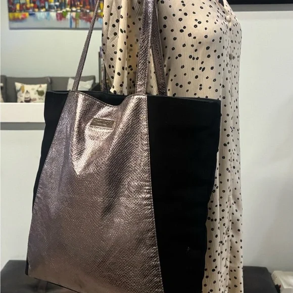❤️Jimmy Choo Parfum Metallic Croc Tote - Picture 2 of 8